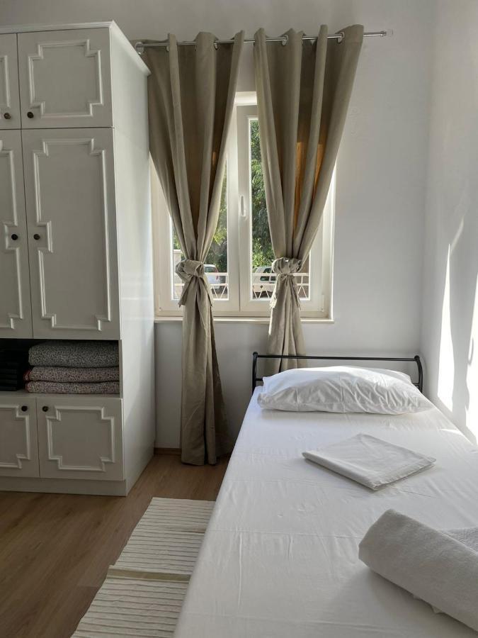 Holiday House Fila Turanj Bagian luar foto